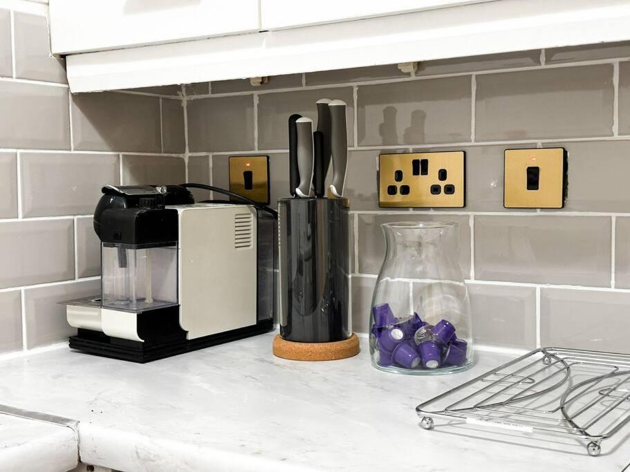 Charming Spacious 2Br Flat Near Station Plus Parking London Exterior foto