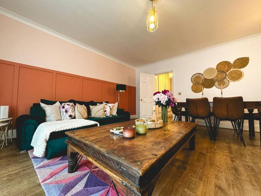 Charming Spacious 2Br Flat Near Station Plus Parking London Exterior foto